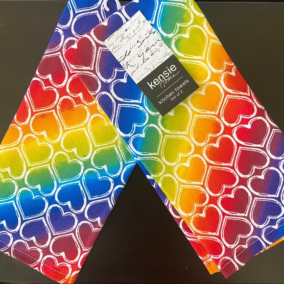 Kensie Other - Kensie Set of 2 Kitchen Towels Rainbow hearts